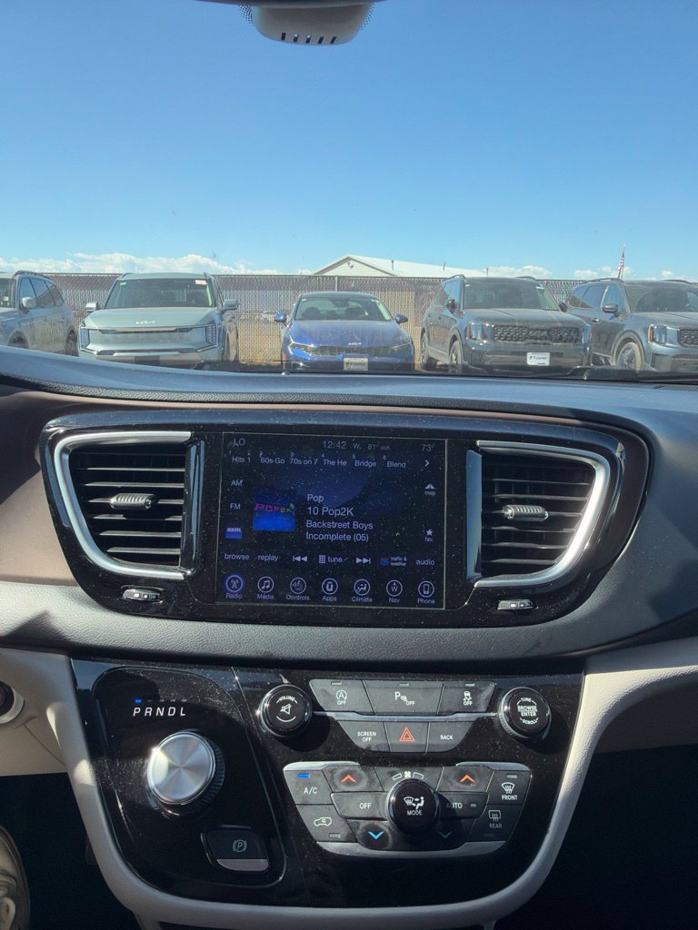 Used 2017 Chrysler Pacifica Touring-L Plus FWD image 13