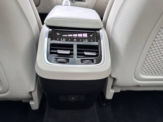 Certified 2022 Volvo XC60 B5 Inscription w/ Advanced Package AWD/4WD image 17