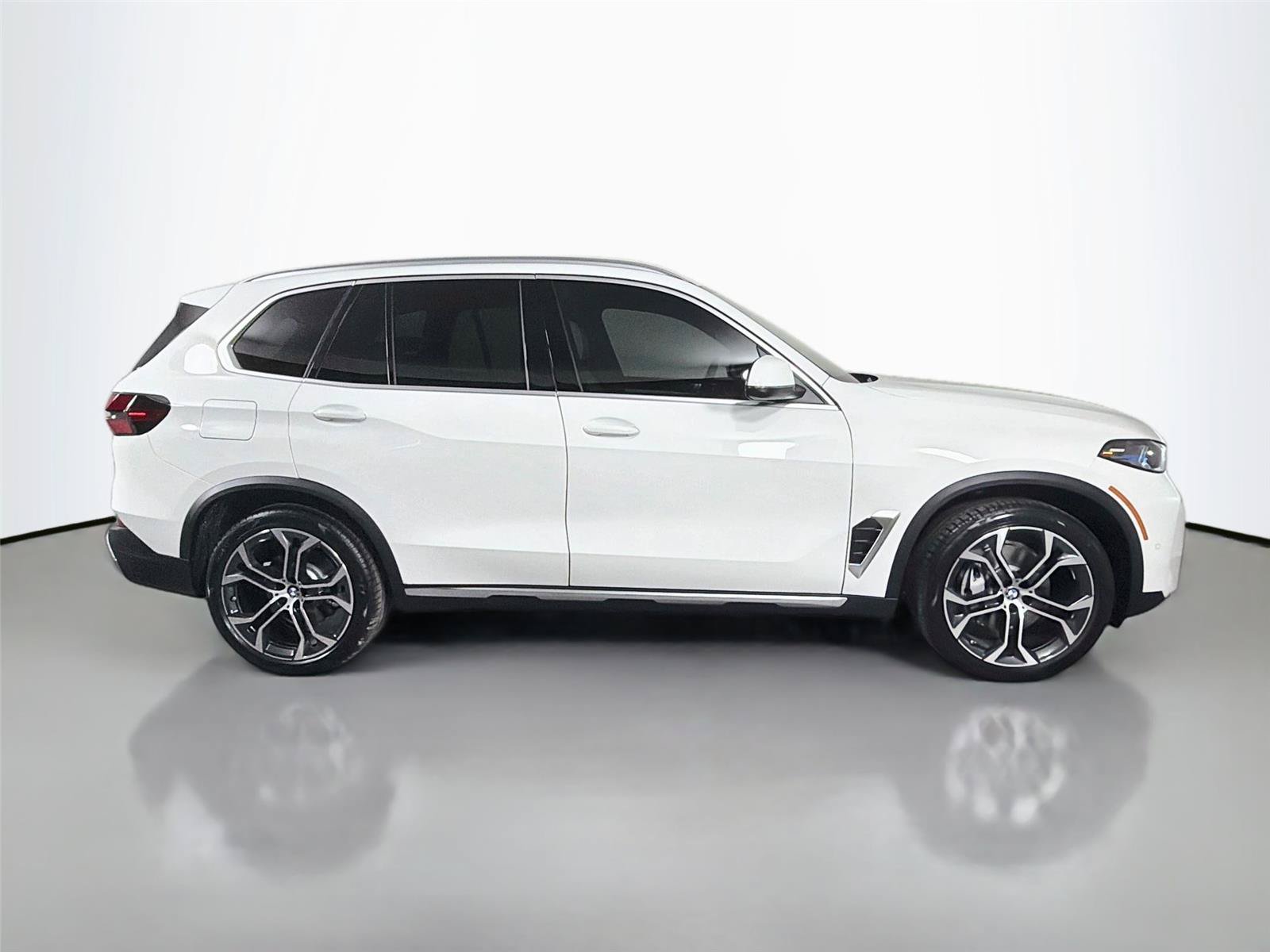 New 2026 BMW X5 xDrive40i w/ Climate Comfort Package AWD/4WD image 4