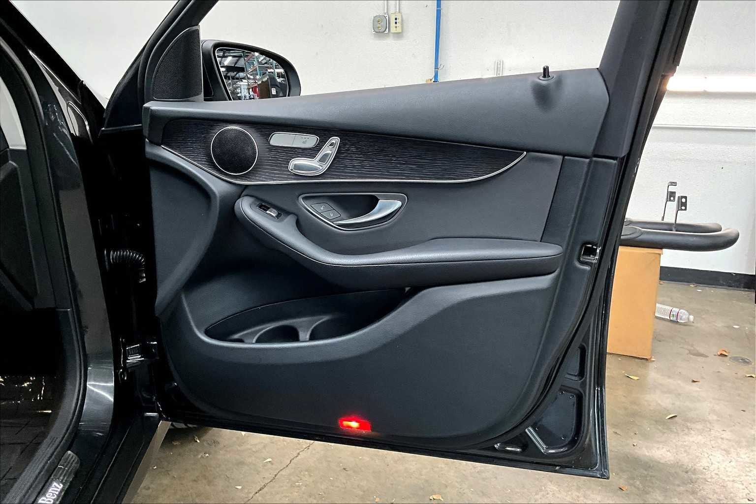 Used 2021 Mercedes-Benz GLC 300 4MATIC image 26