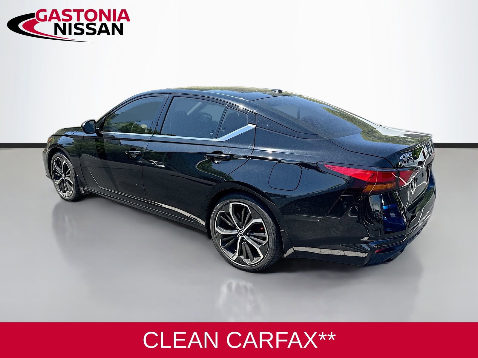 Used 2024 Nissan Altima 2.5 SR w/ SR Premium Package FWD image 5