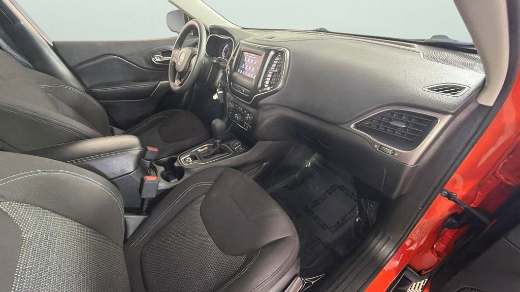 Used 2021 Jeep Cherokee Latitude FWD image 33