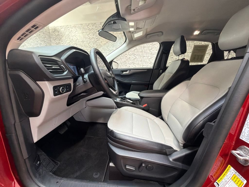 Used 2025 Ford Escape SE FWD image 18