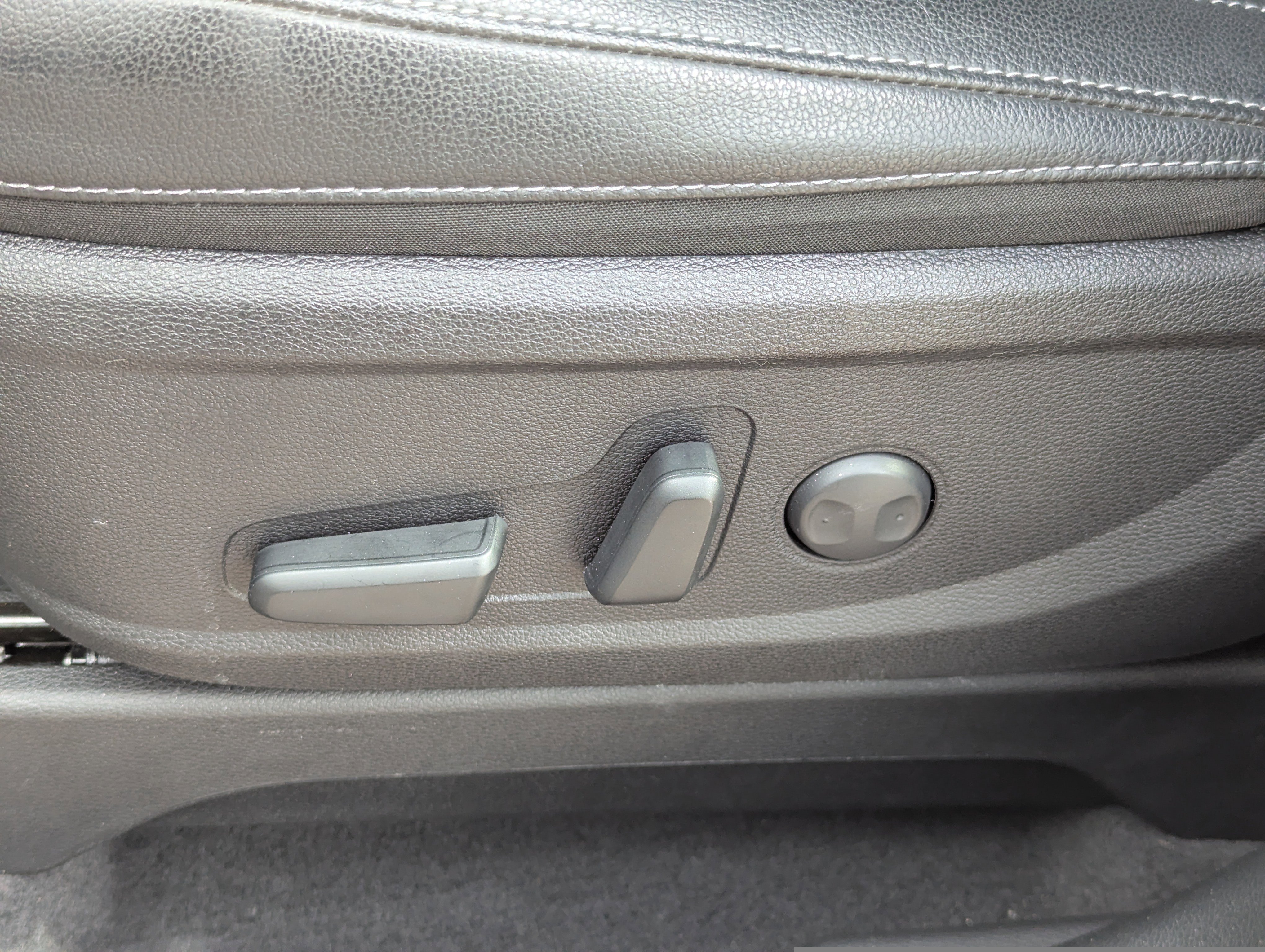 Used 2024 Kia Telluride EX w/ EX Captain's Chair Package image 21