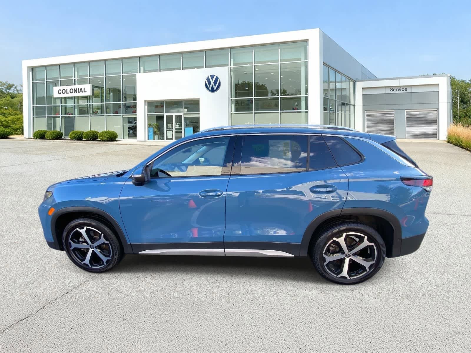 Certified 2026 Volkswagen Tiguan SE w/ Panoramic Sunroof Package AWD/4WD image 2