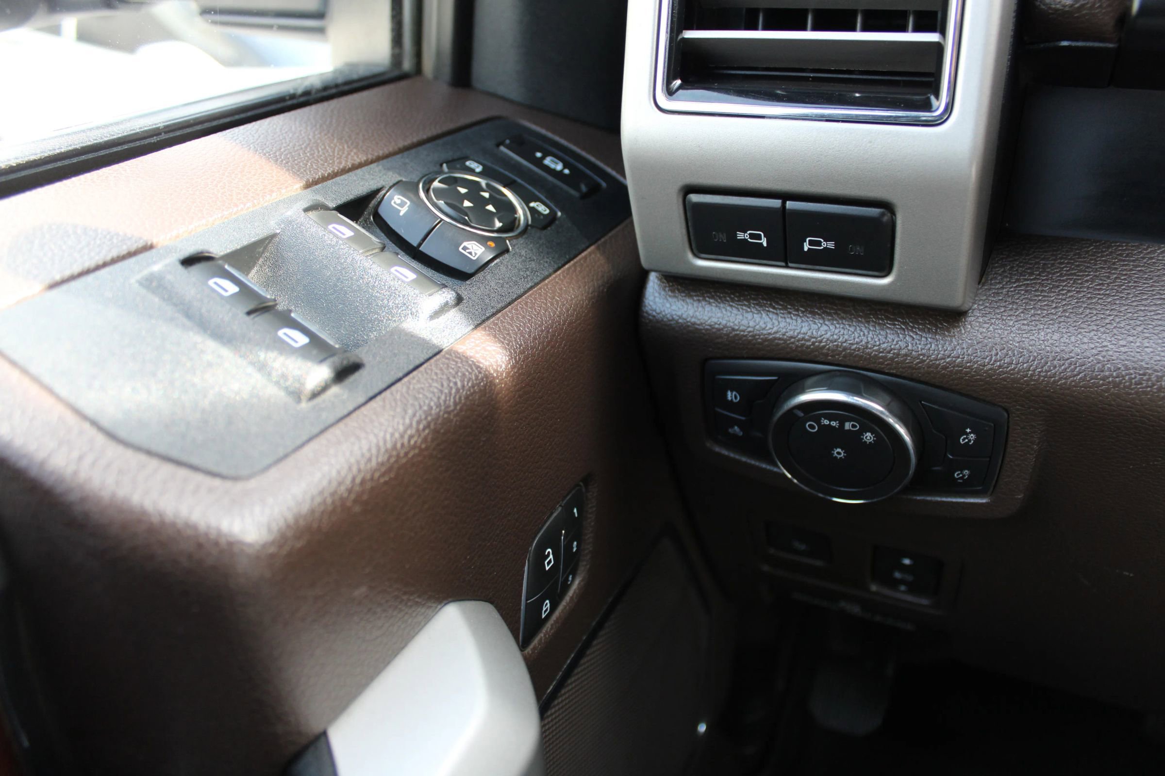 Used 2018 Ford F350 King Ranch w/ Chrome Package AWD/4WD image 23