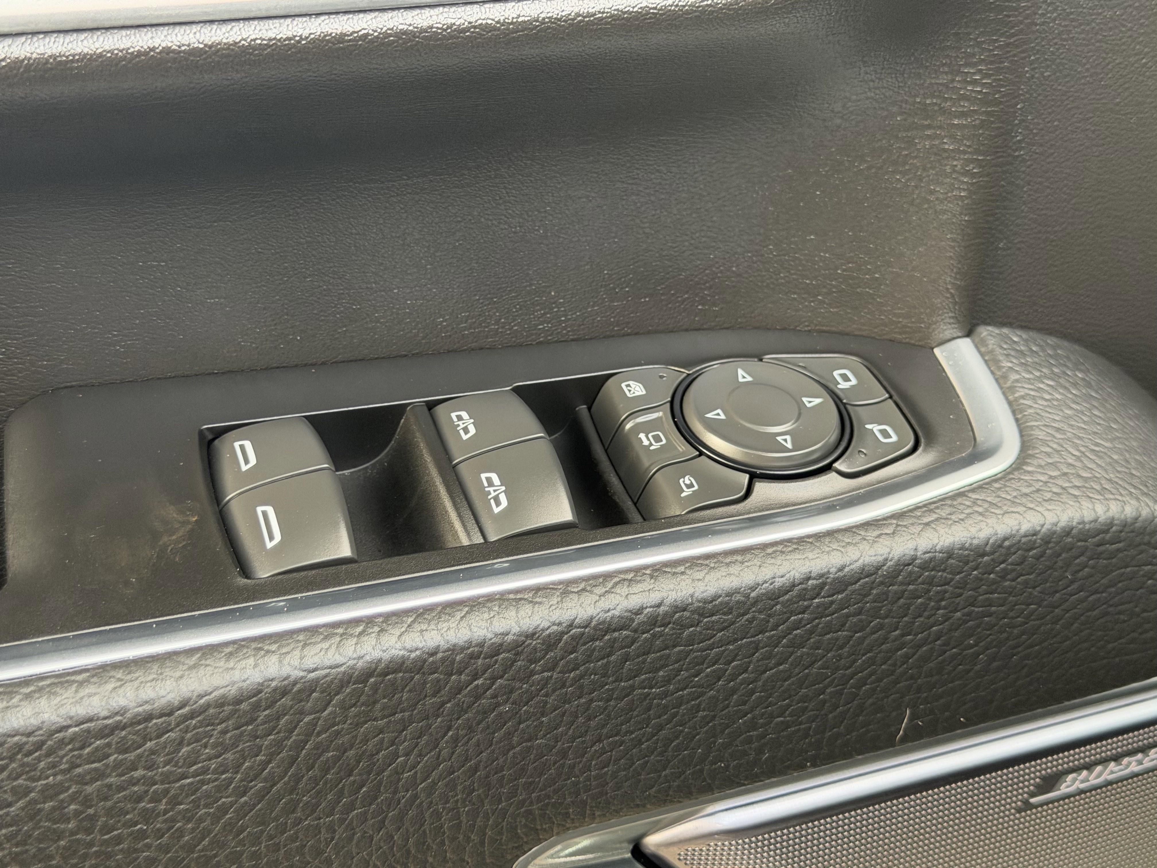 Used 2025 GMC Sierra 3500 Denali AWD/4WD image 32