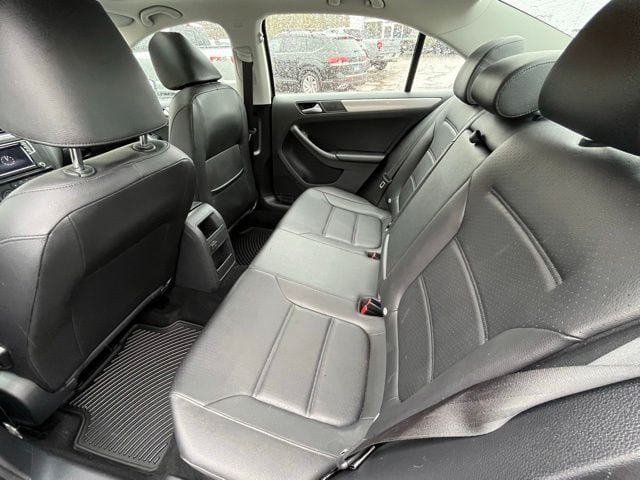 Used 2016 Volkswagen Jetta SE FWD image 11