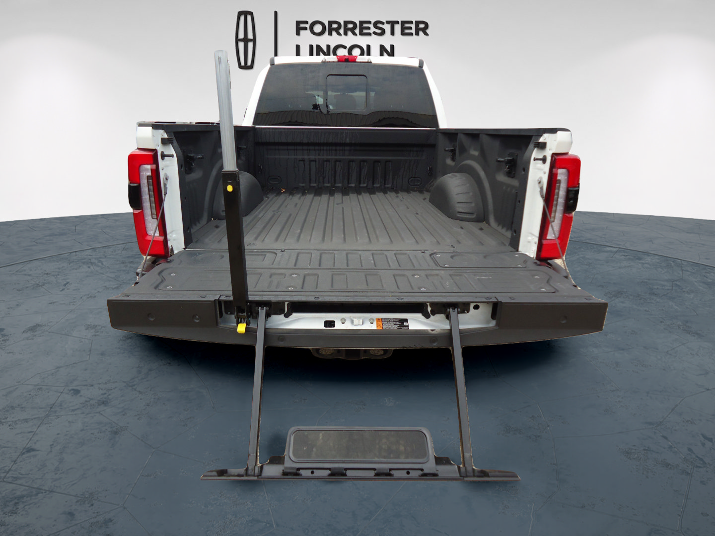 Used 2023 Ford F250 Platinum AWD/4WD image 12