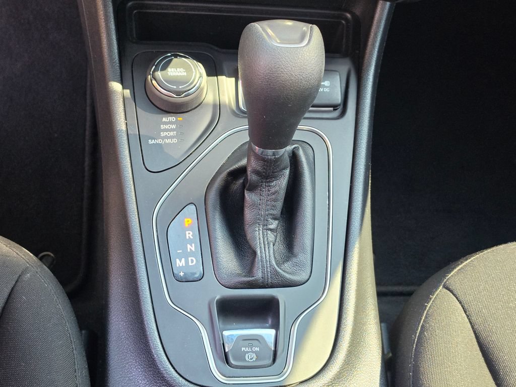 Used 2020 Jeep Cherokee Latitude AWD/4WD image 25