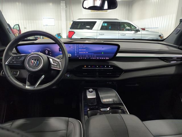 Used 2025 Buick Enclave Preferred AWD/4WD image 9