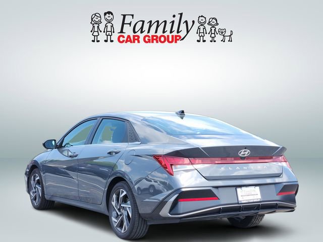 Used 2025 Hyundai Elantra SEL FWD image 3