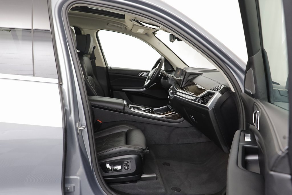 Certified 2025 BMW X7 xDrive40i w/ Premium Package image 19