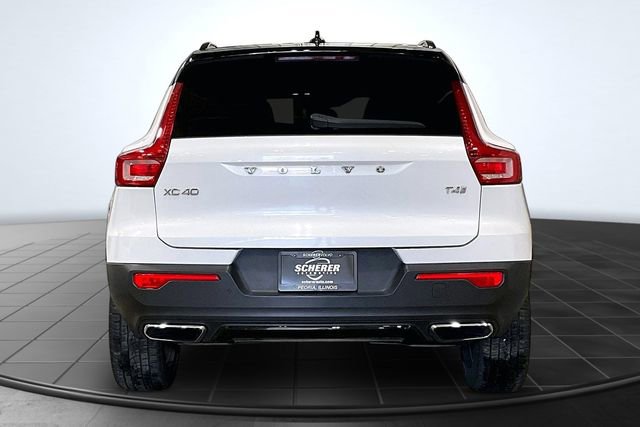 Used 2020 Volvo XC40 T4 R-Design FWD image 4
