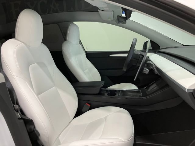 Used 2022 Tesla Model Y Long Range image 41