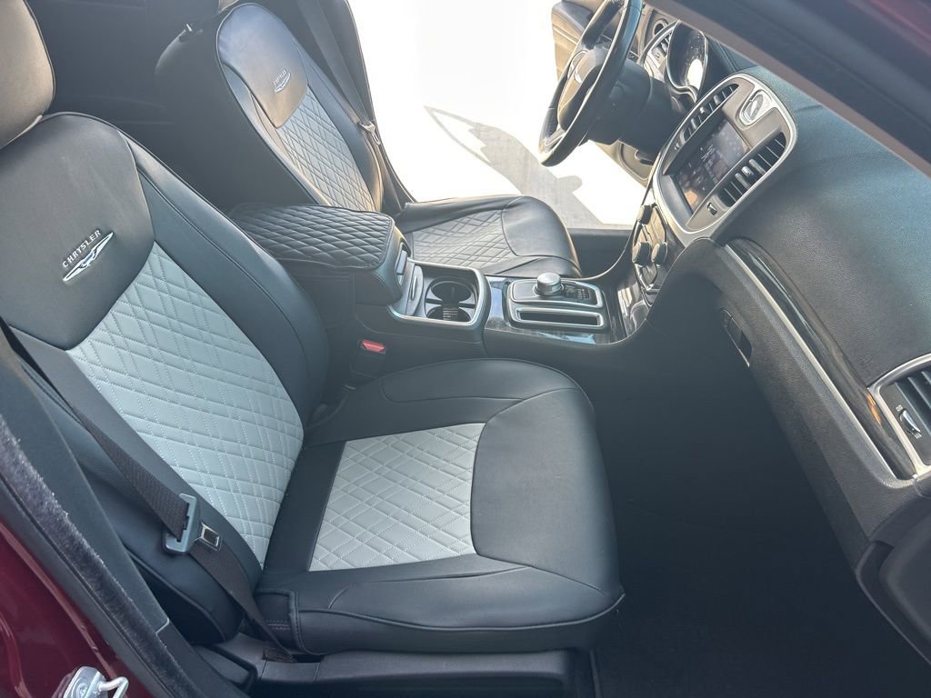 Used 2019 Chrysler 300 Touring w/ Sport Appearance Package image 16
