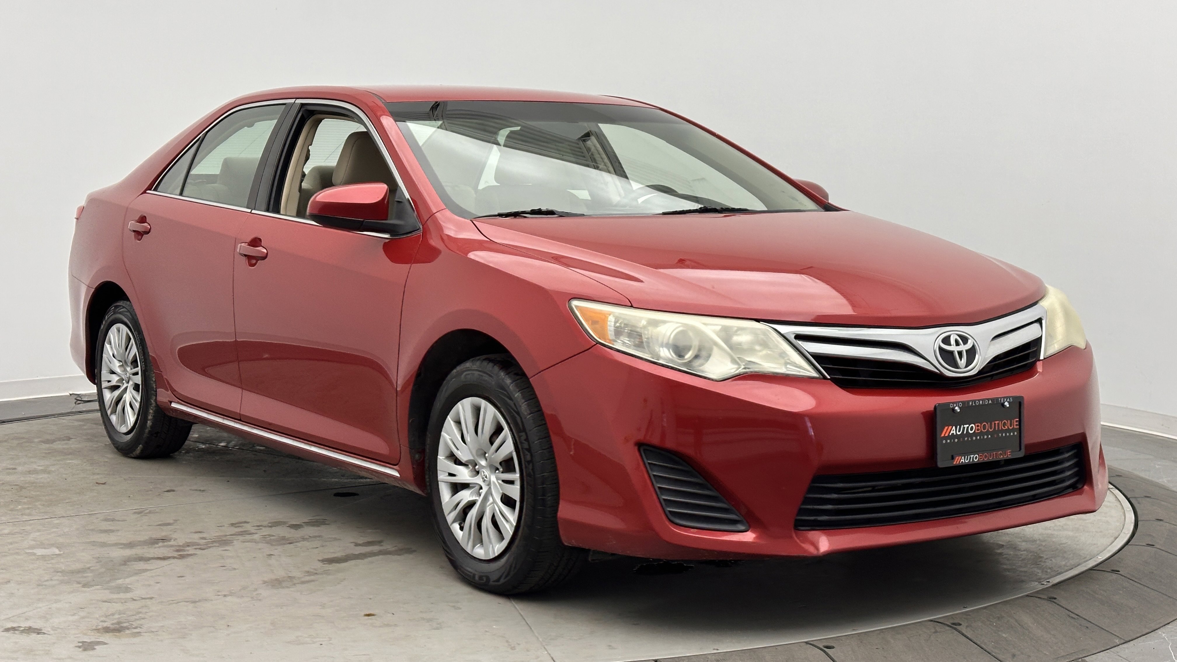 Used 2013 Toyota Camry LE image 3