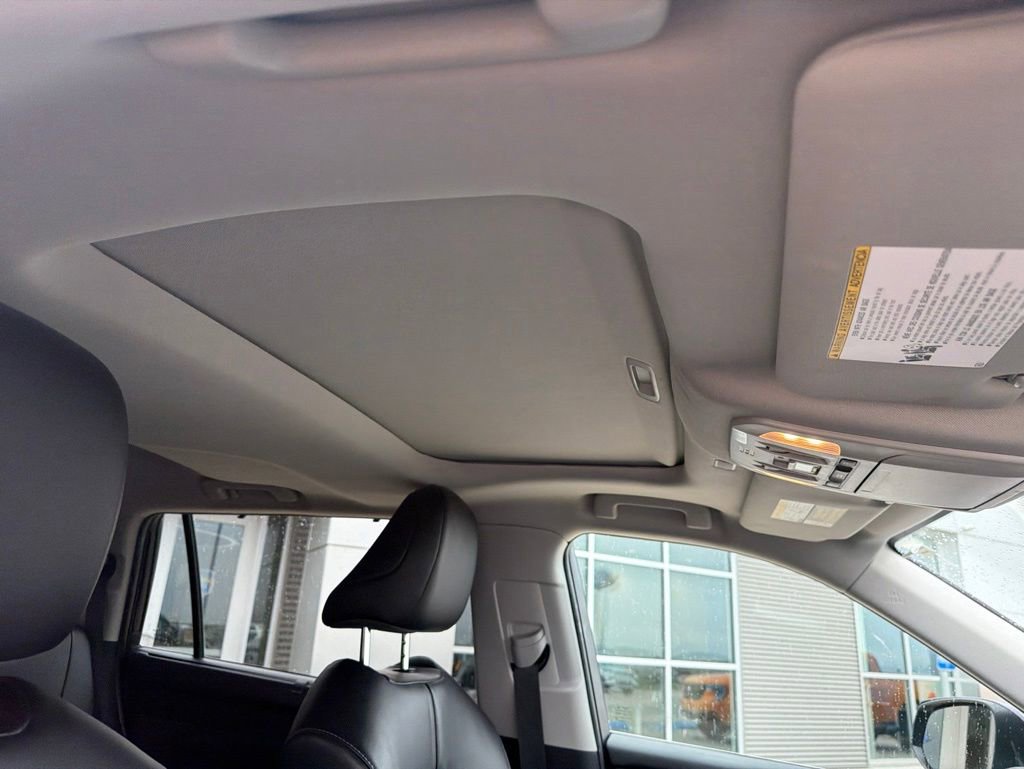 Used 2022 Toyota Highlander XLE AWD/4WD image 28