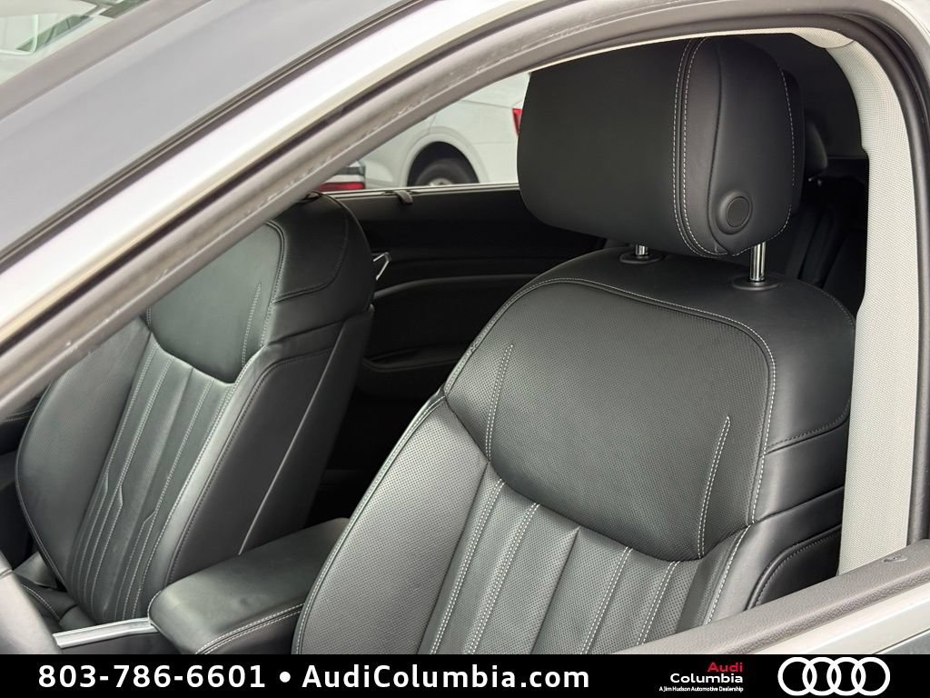 Used 2019 Audi e-tron Prestige w/ Prestige Package AWD/4WD image 18