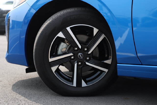 Used 2025 Nissan Sentra SV FWD image 2