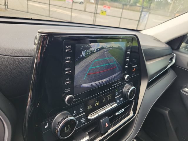 Used 2021 Toyota Highlander XLE FWD image 31