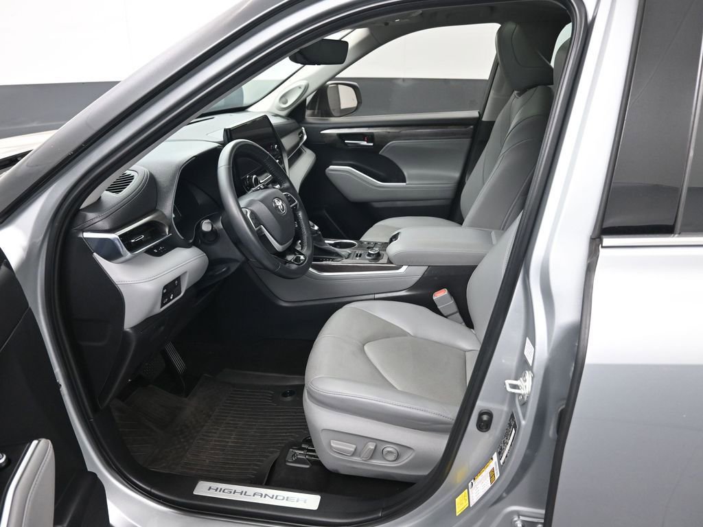 Used 2023 Toyota Highlander Limited image 9