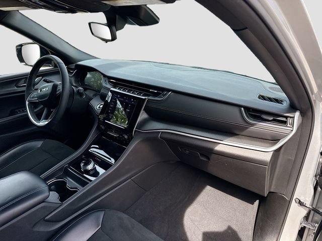 Used 2024 Jeep Grand Cherokee Altitude RWD image 13