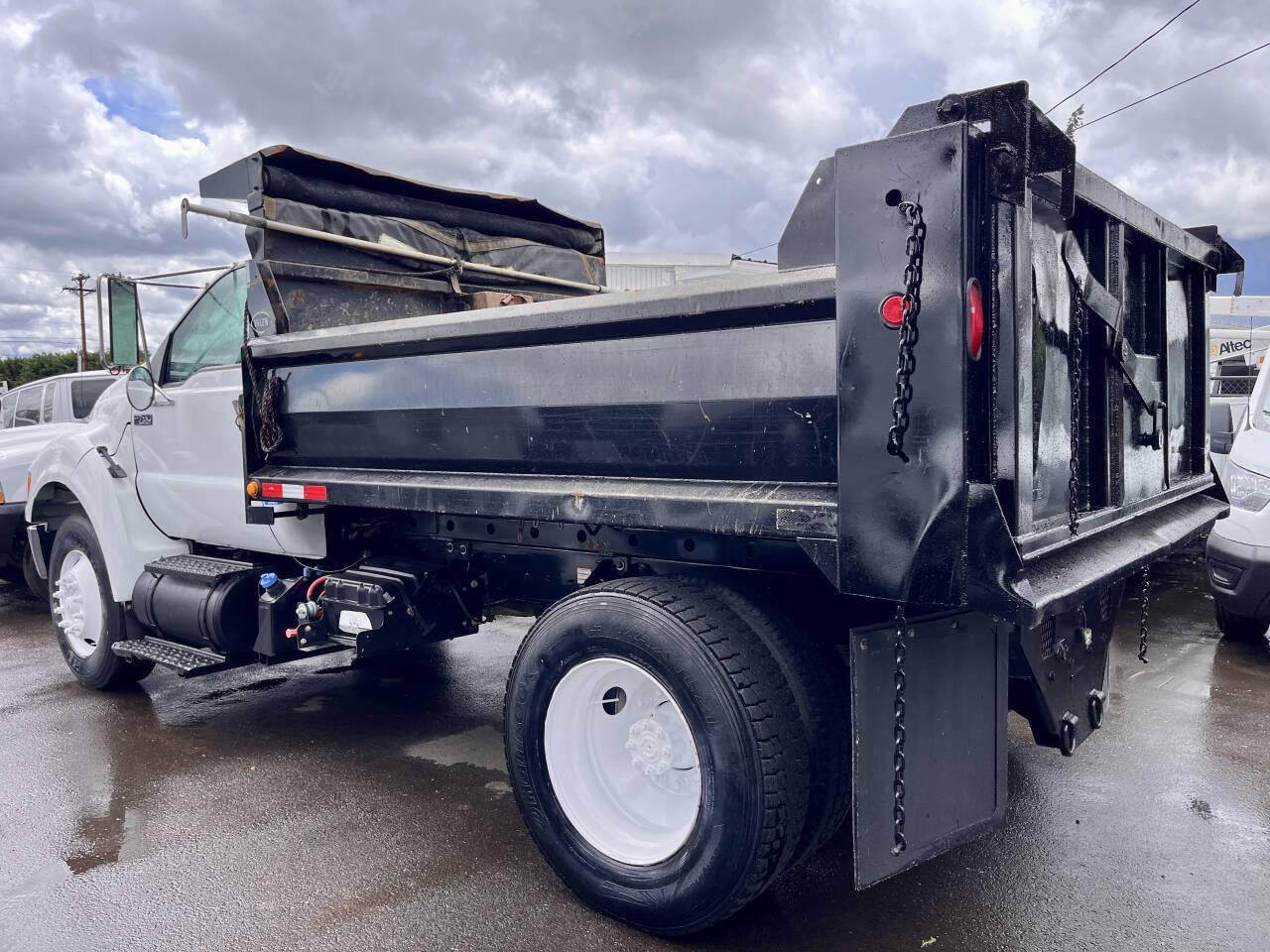 Used 2015 Ford F750 2WD Regular Cab Super Duty image 4