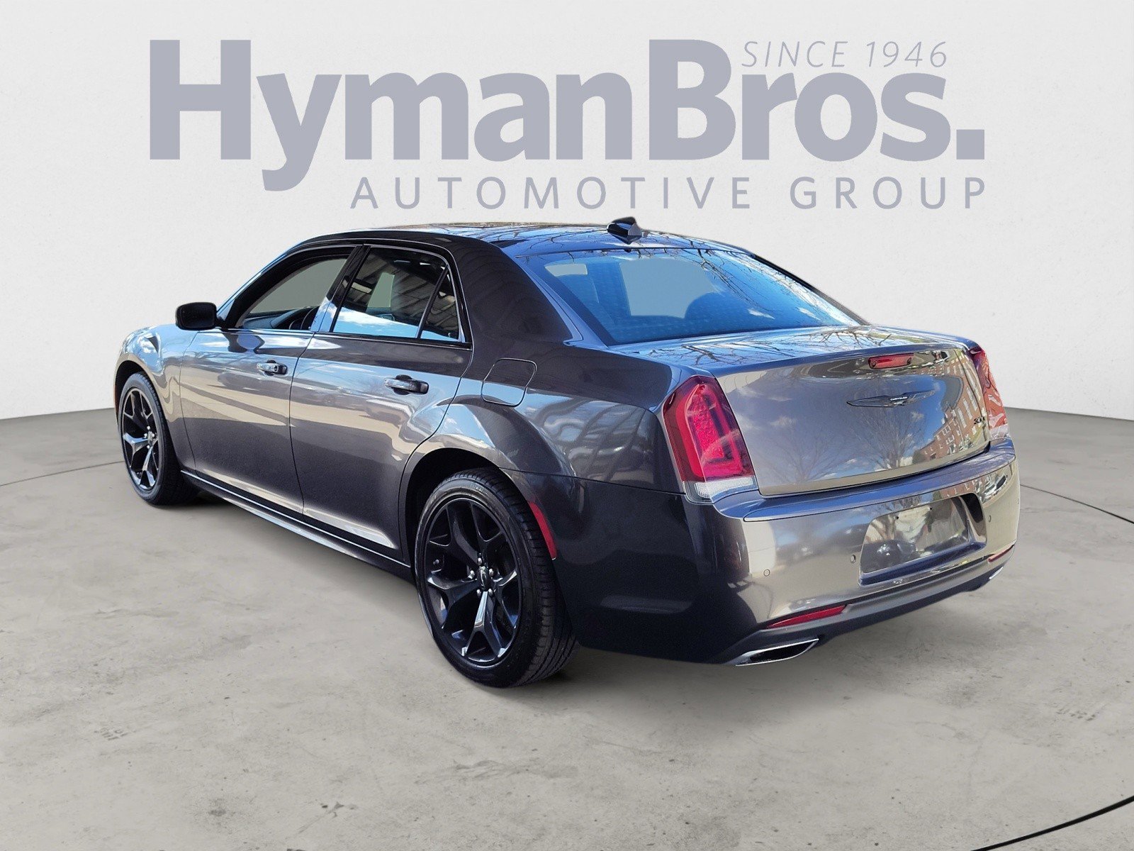Used 2023 Chrysler 300 Touring L w/ Popular Equipment Group image 5