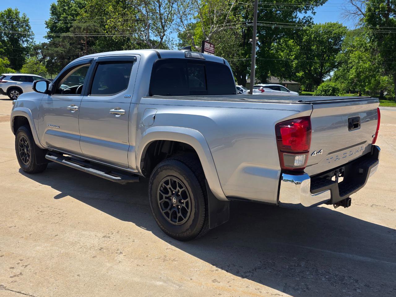 Used 2019 Toyota Tacoma SR5 AWD/4WD image 14