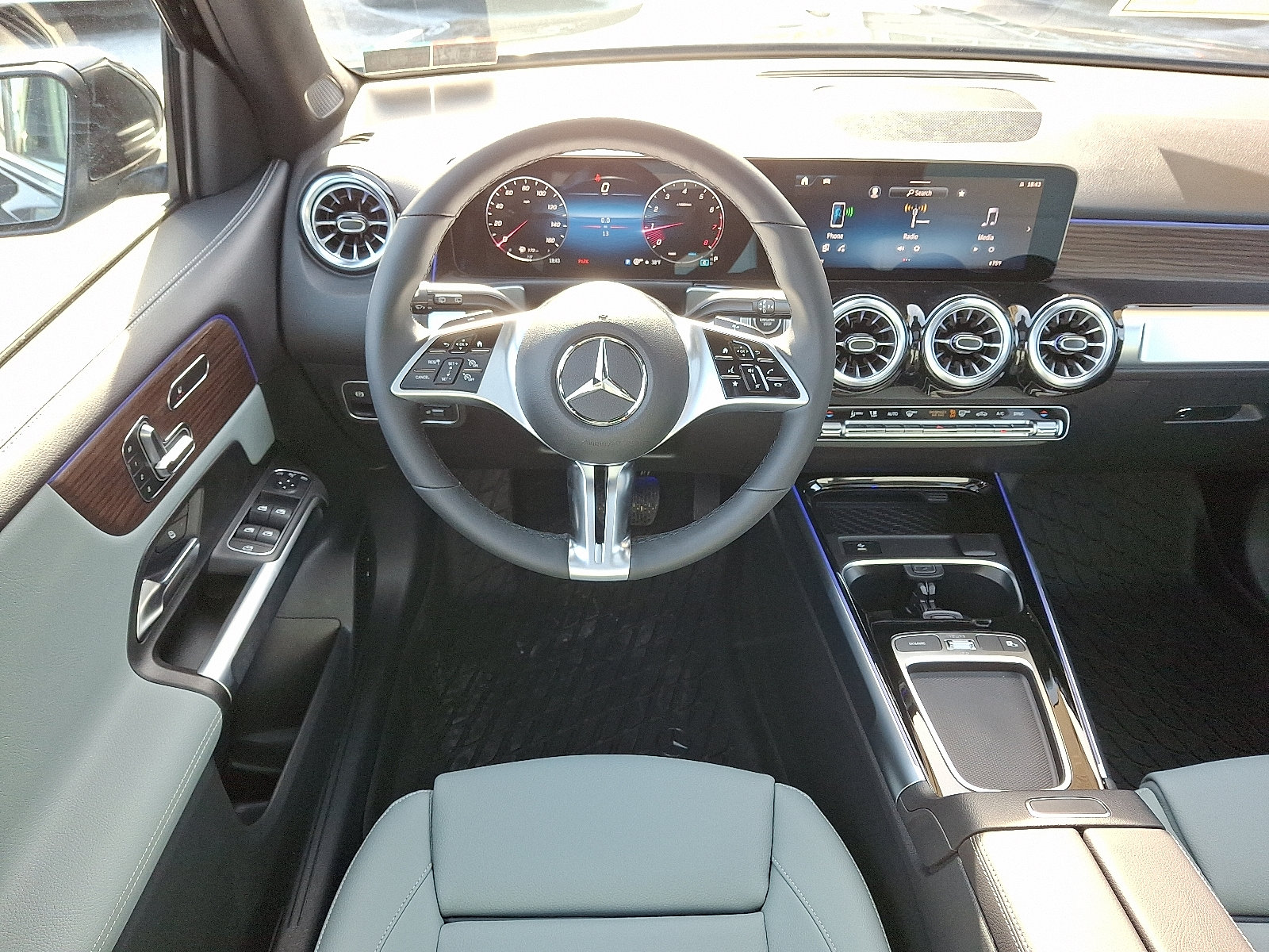 Used 2026 Mercedes-Benz GLB 250 4MATIC image 10