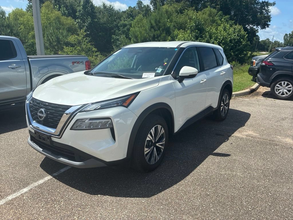 Used 2022 Nissan Rogue SV FWD image 2