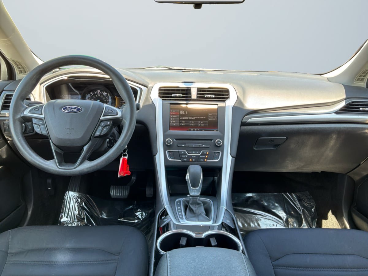 Used 2016 Ford Fusion SE FWD image 10