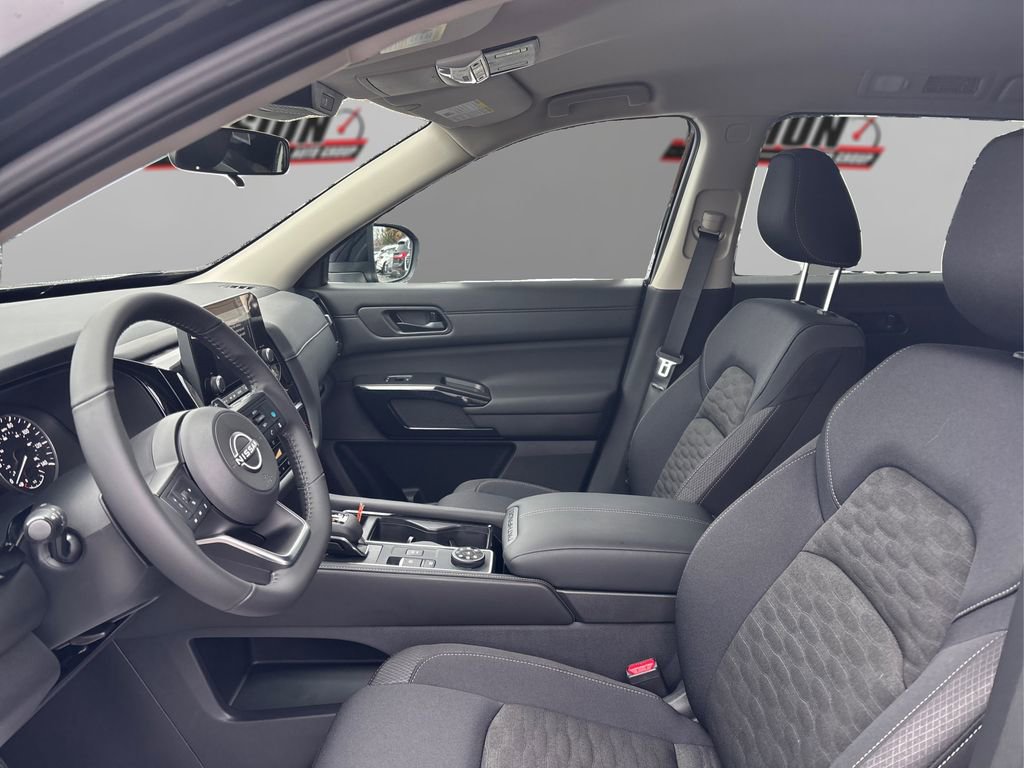 New 2025 Nissan Pathfinder SV image 9
