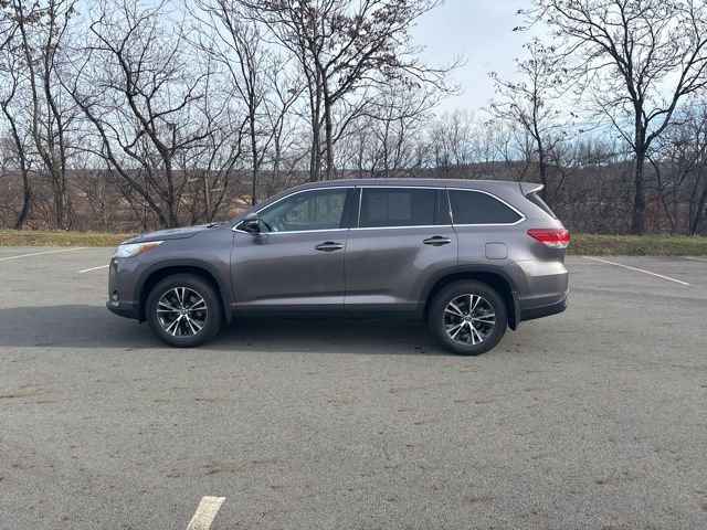 Used 2019 Toyota Highlander LE image 2