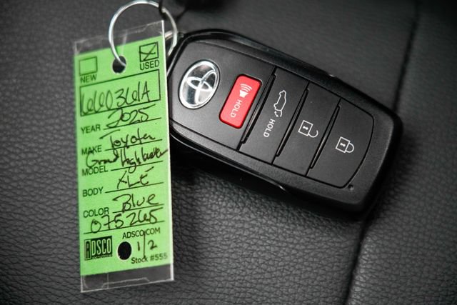 Used 2025 Toyota Grand Highlander AWD image 6