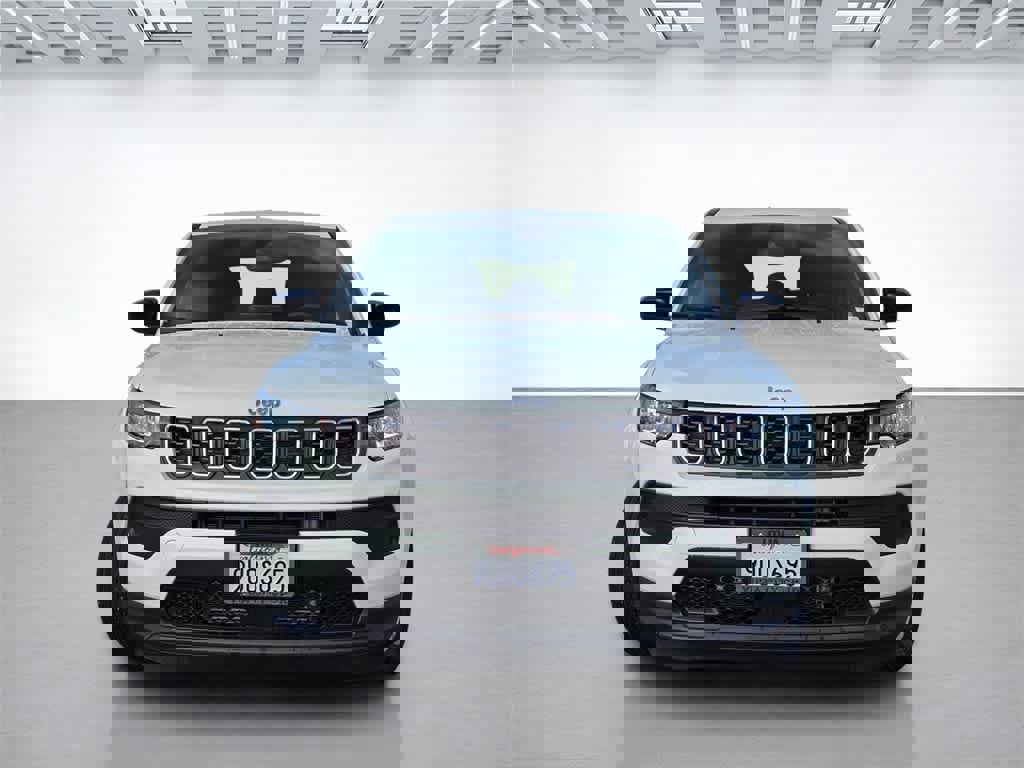 Used 2025 Jeep Compass Sport image 2