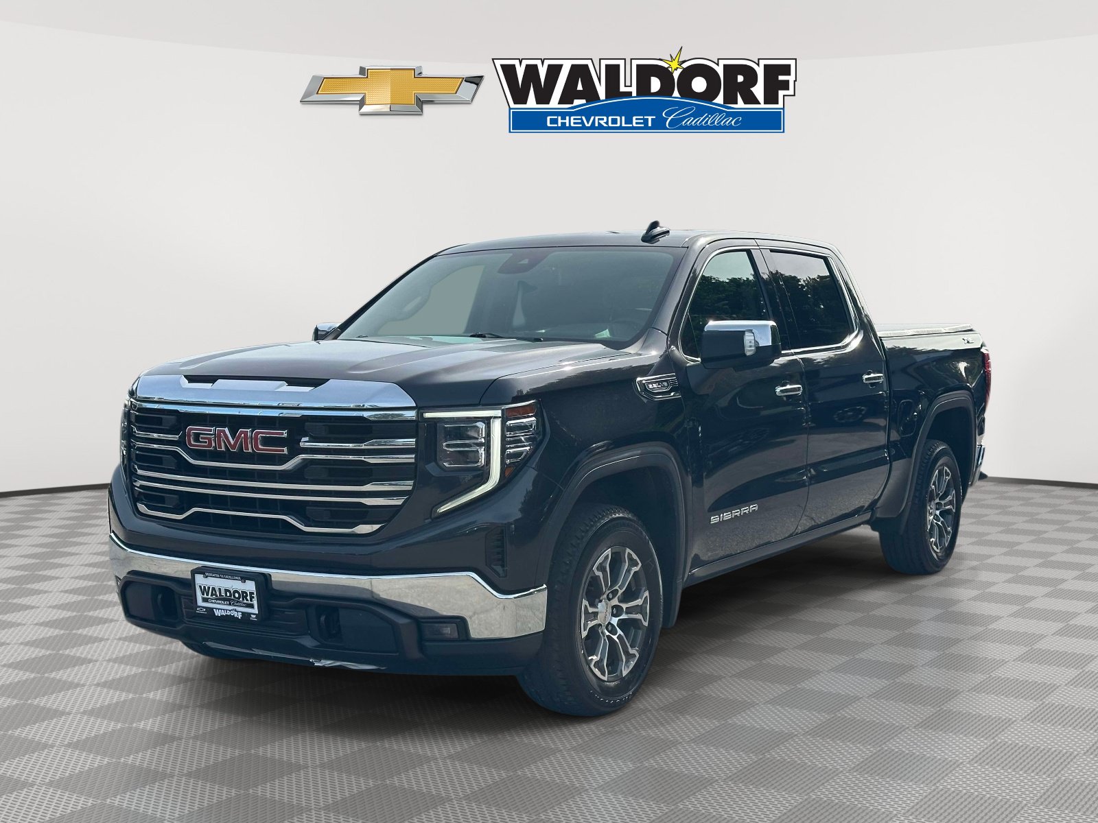 Used 2022 GMC Sierra 1500 SLT w/ SLT Convenience Package AWD/4WD image 3