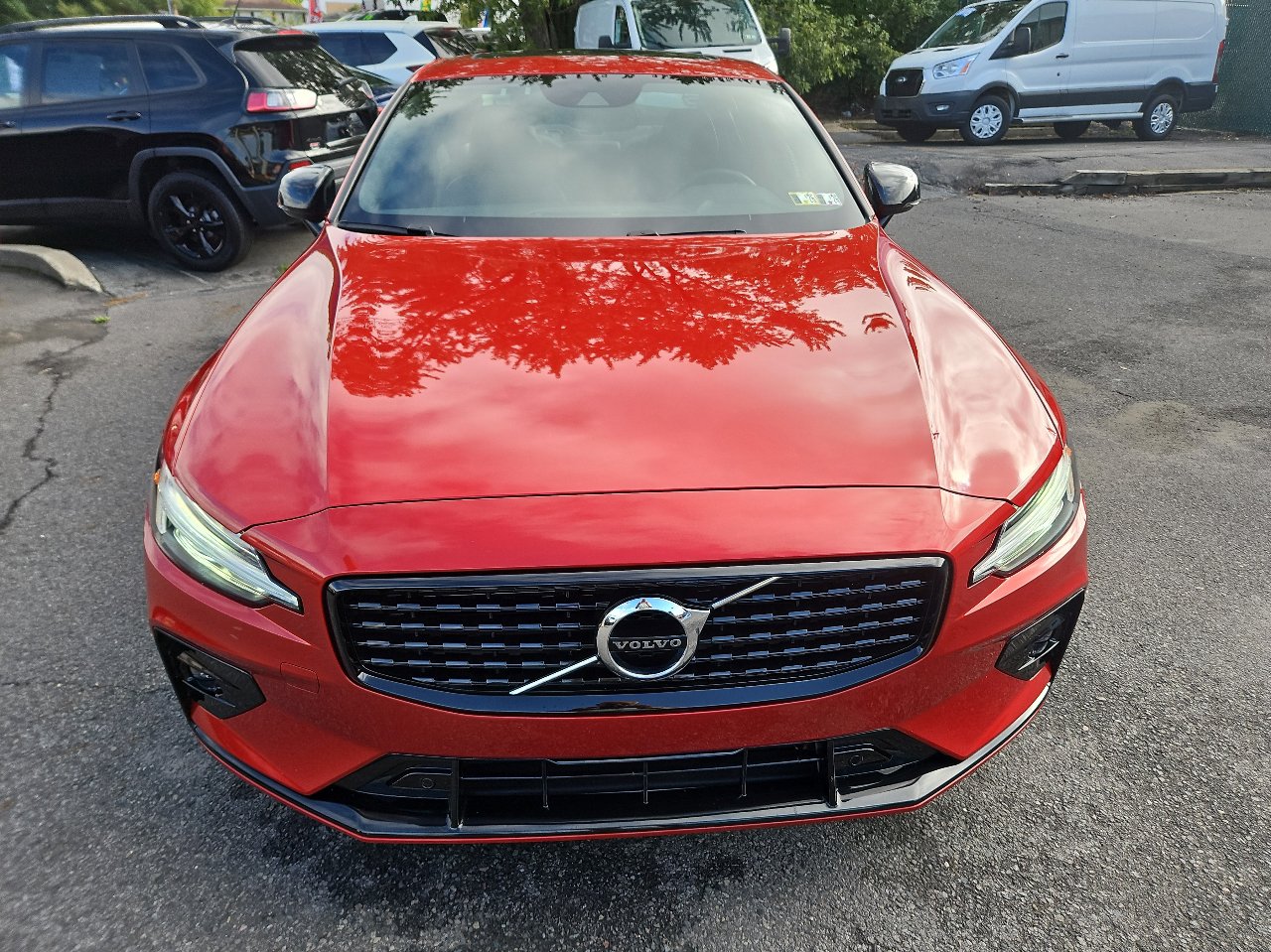 Used 2021 Volvo S60 T6 R-Design image 8