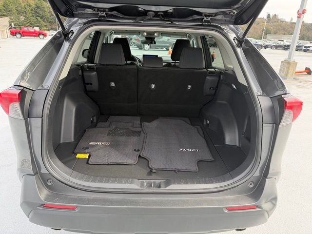 Used 2023 Toyota RAV4 LE image 9