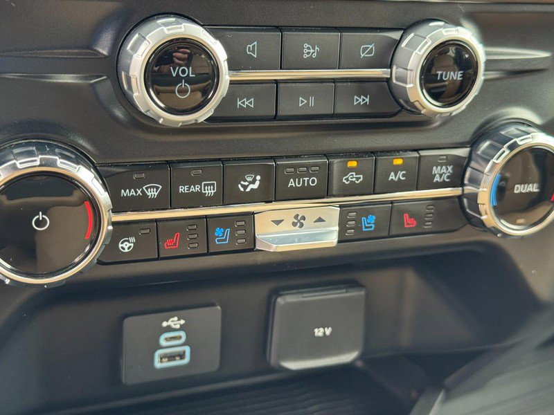 Used 2024 Ford F350 Lariat w/ Chrome Package image 22