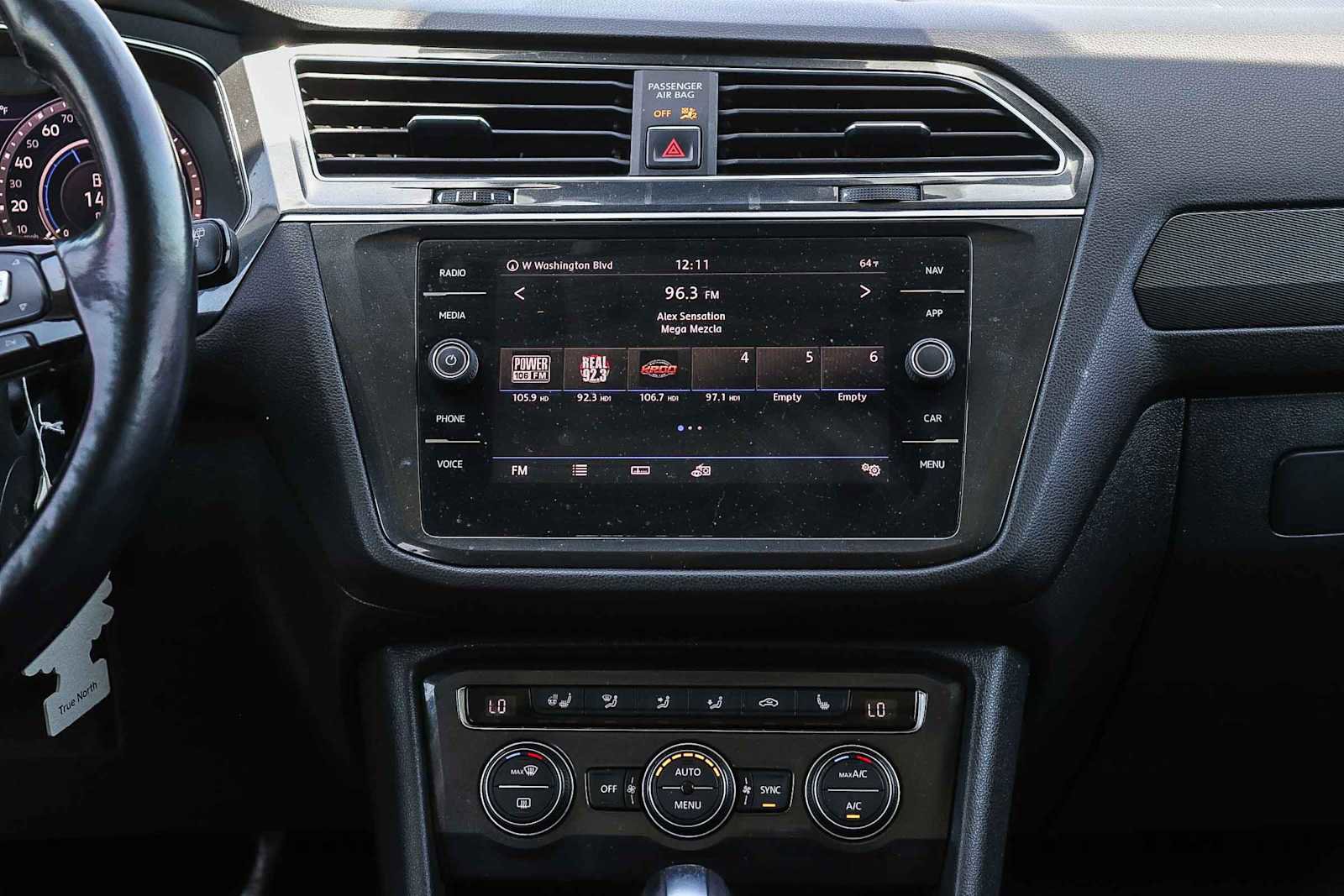 Used 2018 Volkswagen Tiguan SEL Premium FWD image 13