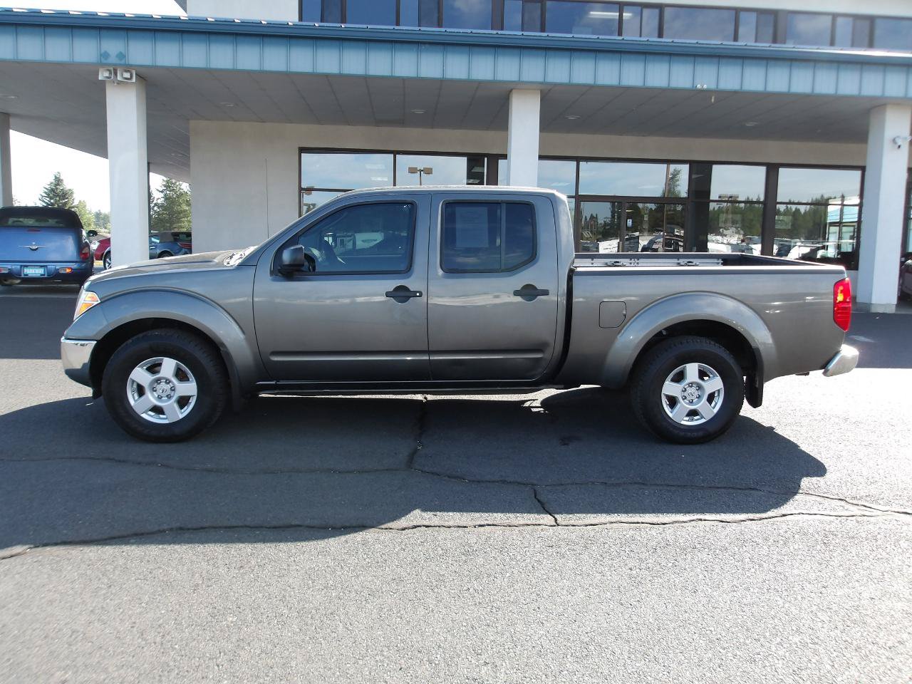 Used 2007 Nissan Frontier SE w/ Power Pkg AWD/4WD image 2