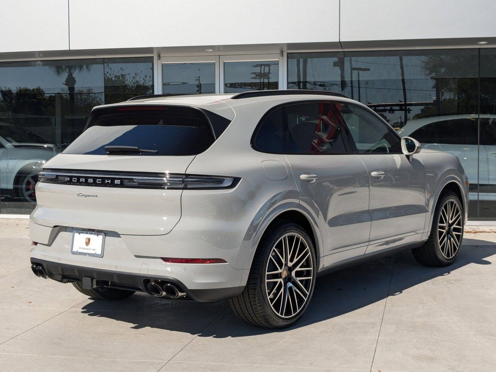 Certified 2025 Porsche Cayenne image 9