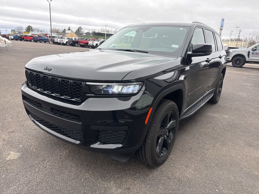 Used 2024 Jeep Grand Cherokee L Altitude image 11