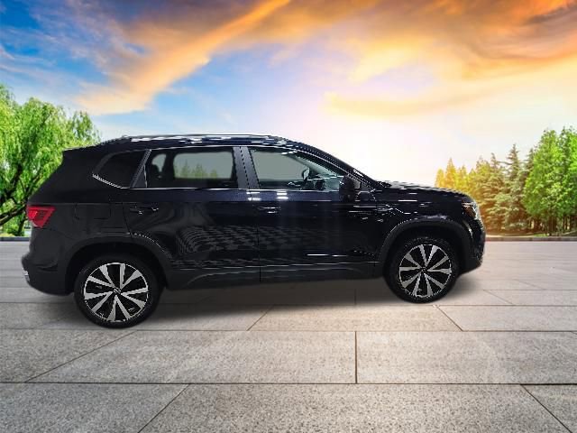Certified 2023 Volkswagen Taos SE w/ Panoramic Sunroof Package FWD image 3