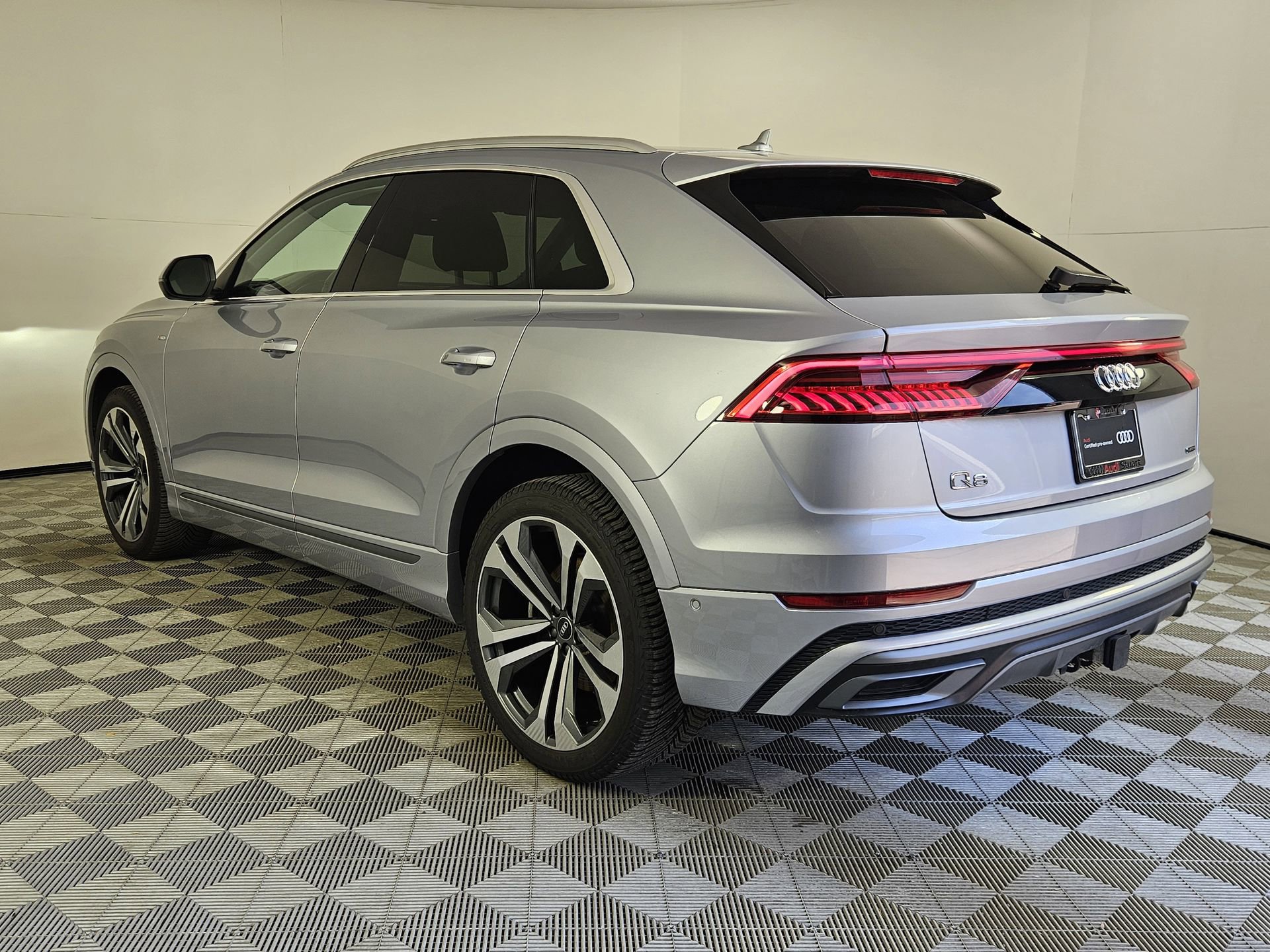 Used 2021 Audi Q8 Prestige AWD/4WD image 5