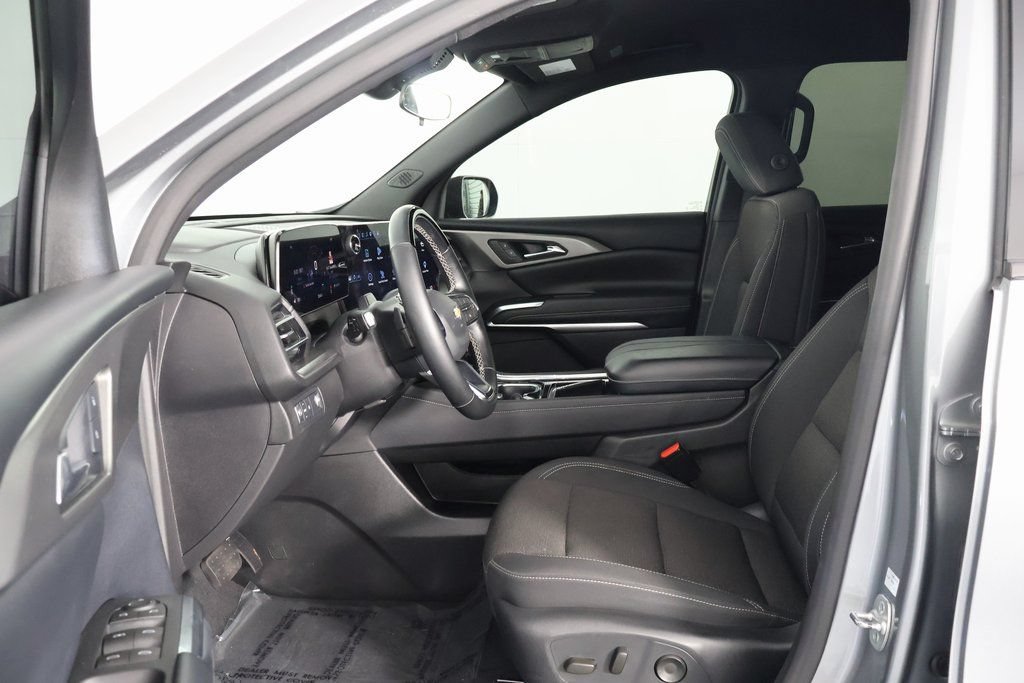 Used 2024 Chevrolet Traverse LT w/ Enhanced Driving Package FWD image 8