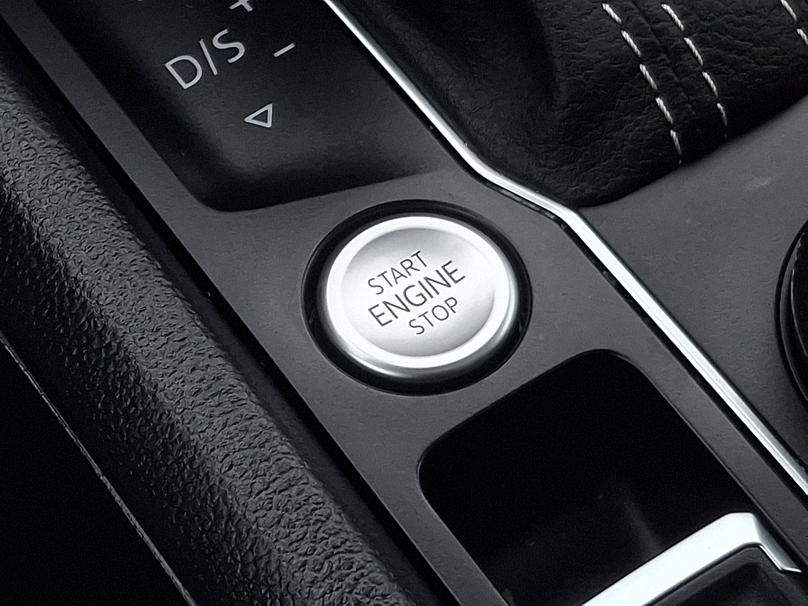 Used 2023 Volkswagen Atlas Cross Sport SEL Premium R-Line image 25