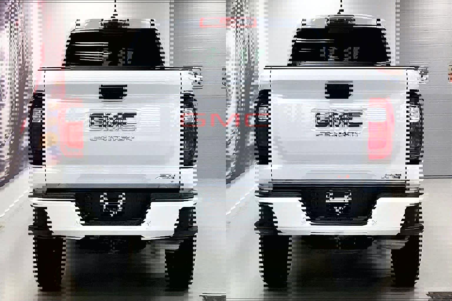 Used 2024 GMC Canyon AT4 w/ Technology Package image 5